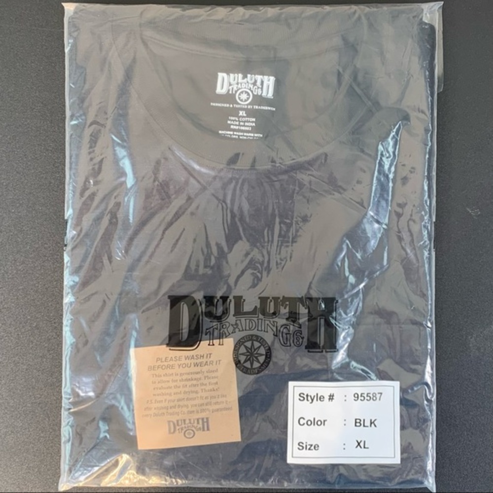 Duluth Trading Co. NWT black Men’s Longtail T short sleeve with pocket.